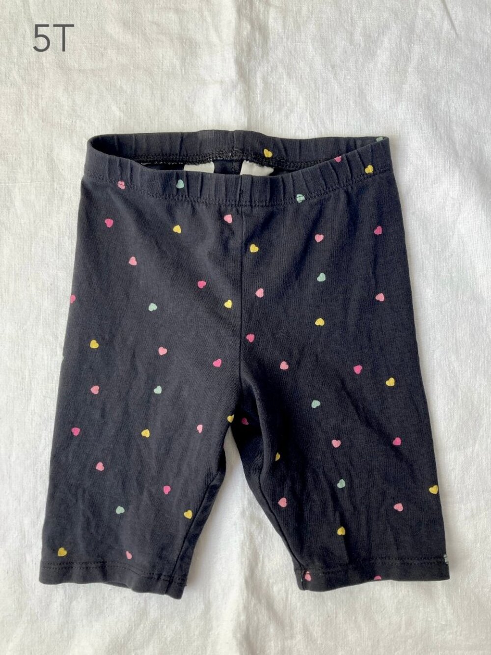 🪴5/$30
H&M 5T Toddler Girl Hearts Grey Biker Shorts Spring Summer